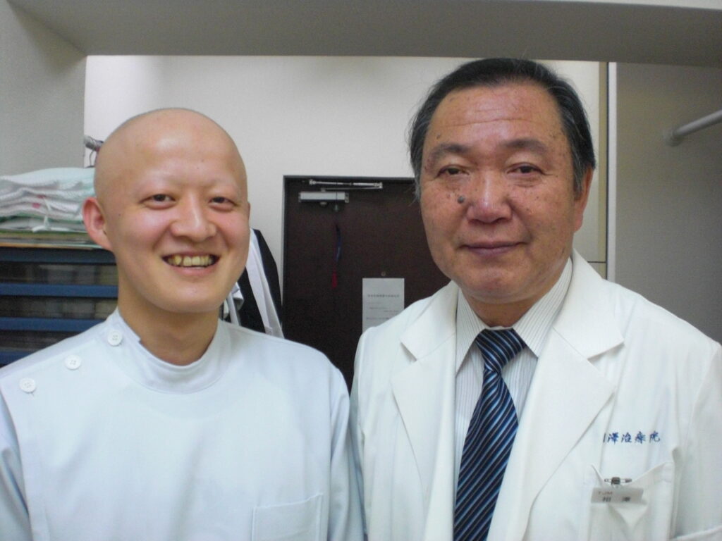 研修時代の岡田院長と相澤良氏